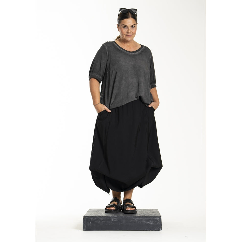 Lynn Skirt - Niðurdeilur
