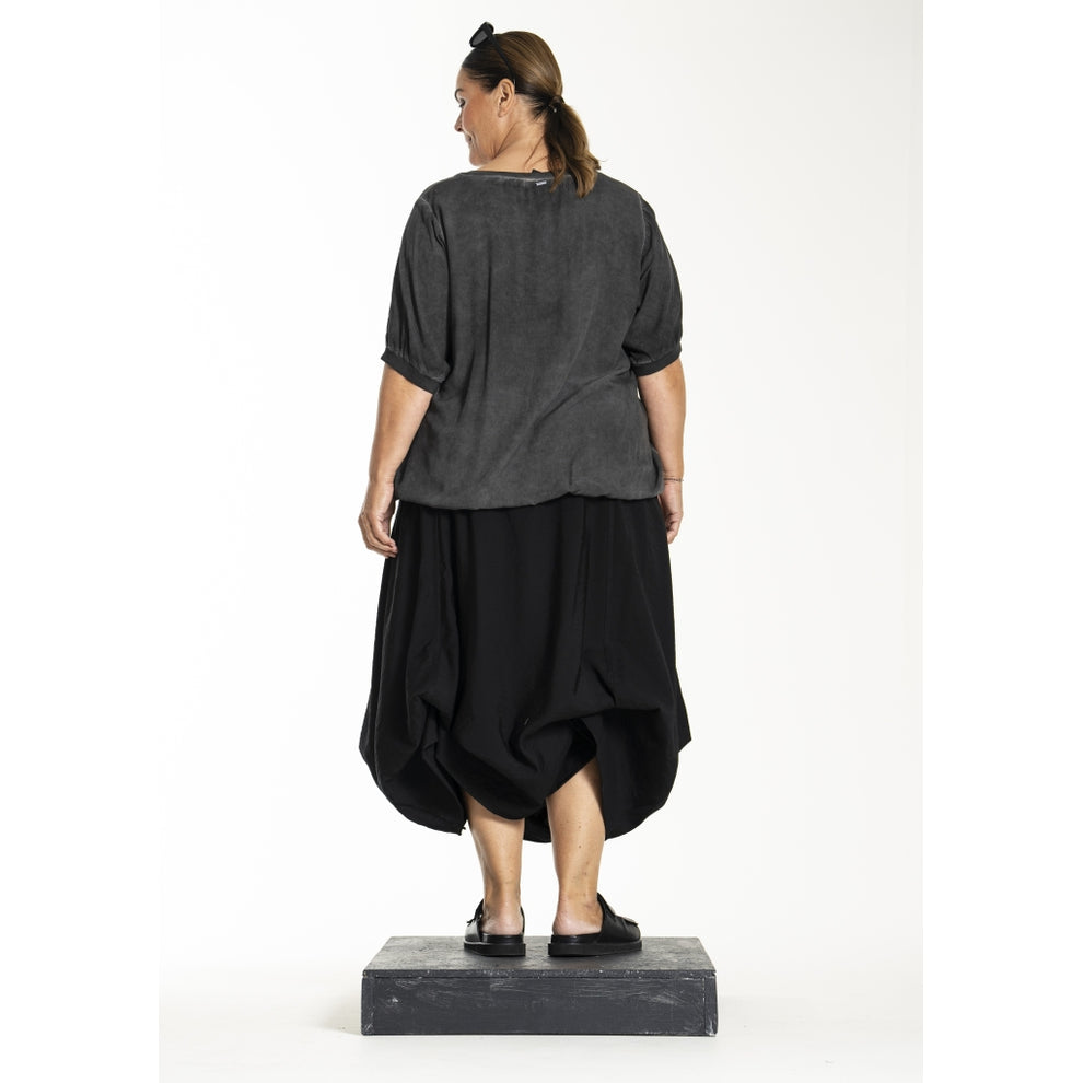 Lynn Skirt - Niðurdeilur