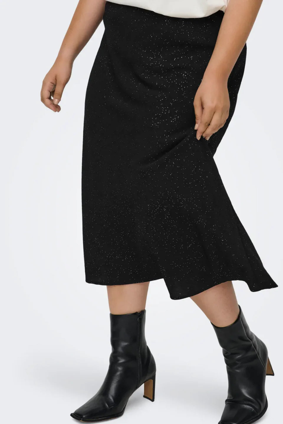 Carjosee Metta niðurdeilur