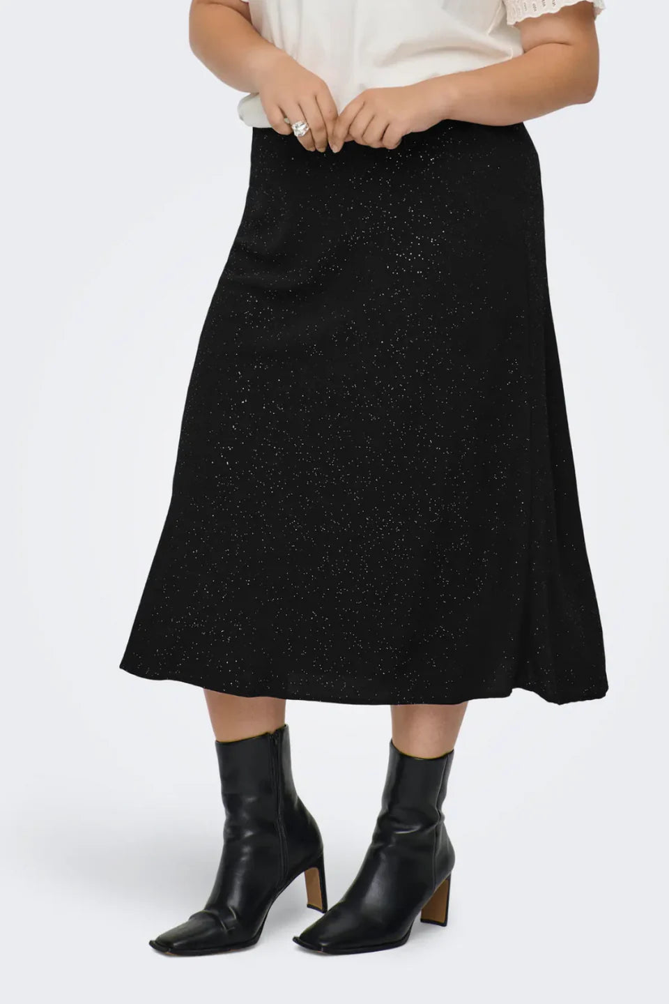 Carjosee Metta niðurdeilur