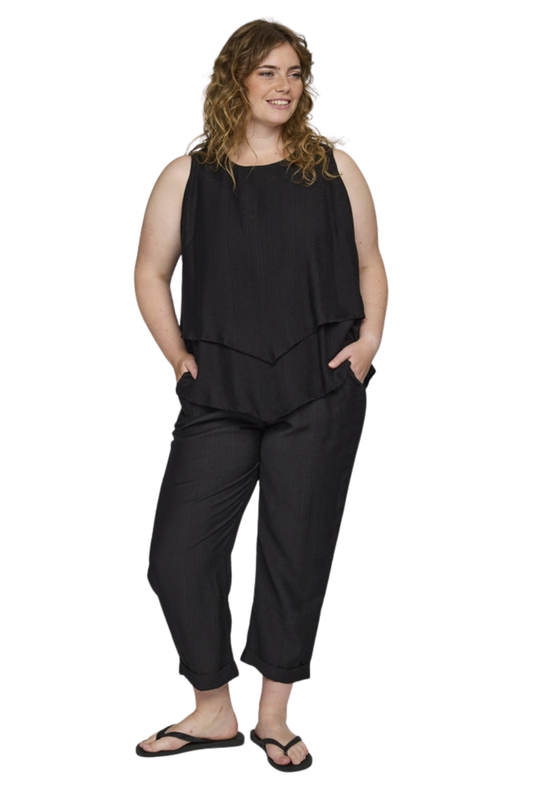 Ariella buksur svartar