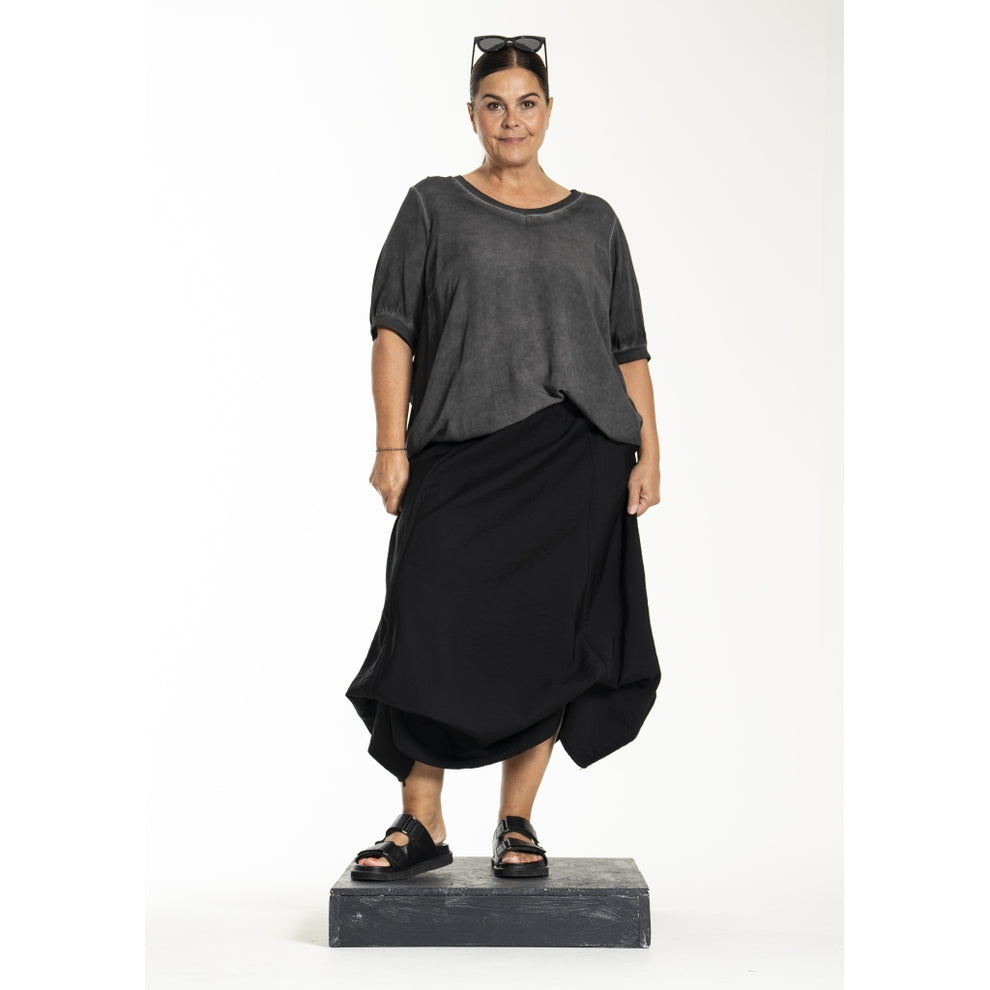 Lynn Skirt - Niðurdeilur
