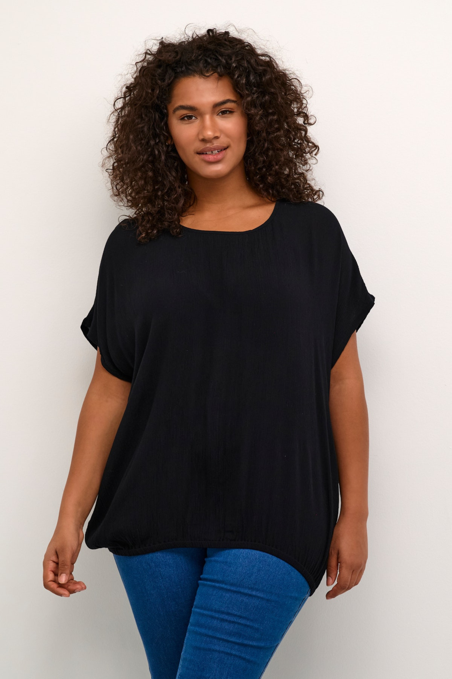 Ami Stanley - Blusa Black