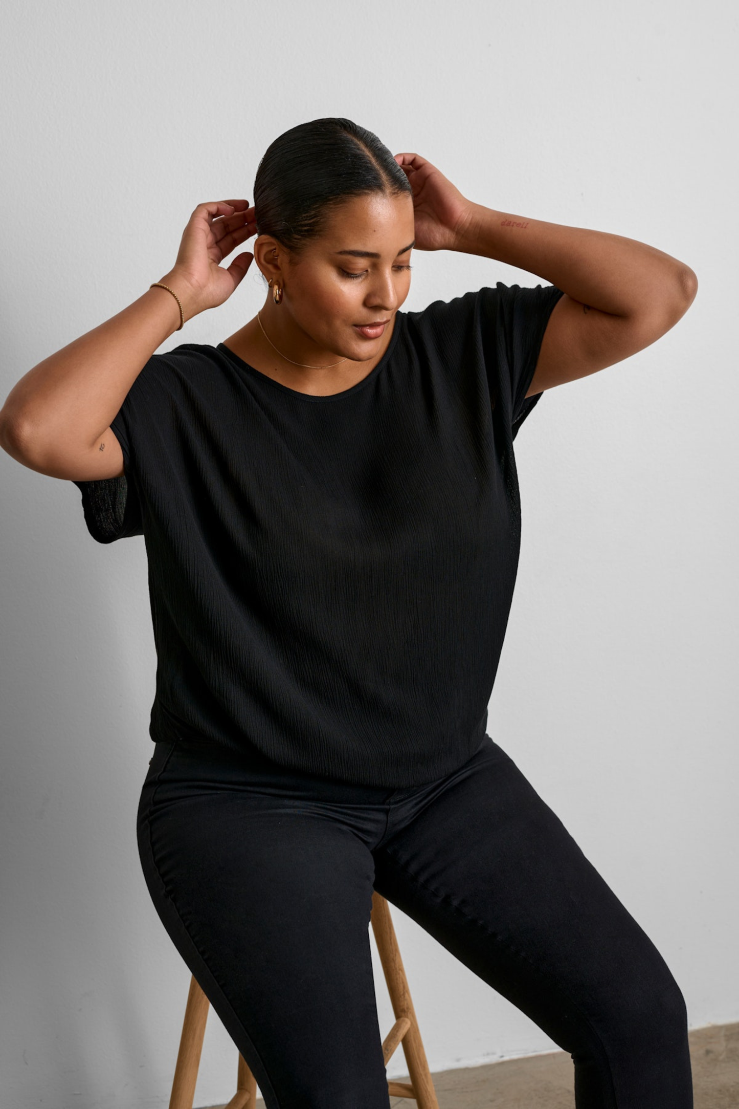 Ami Stanley - Blusa Black