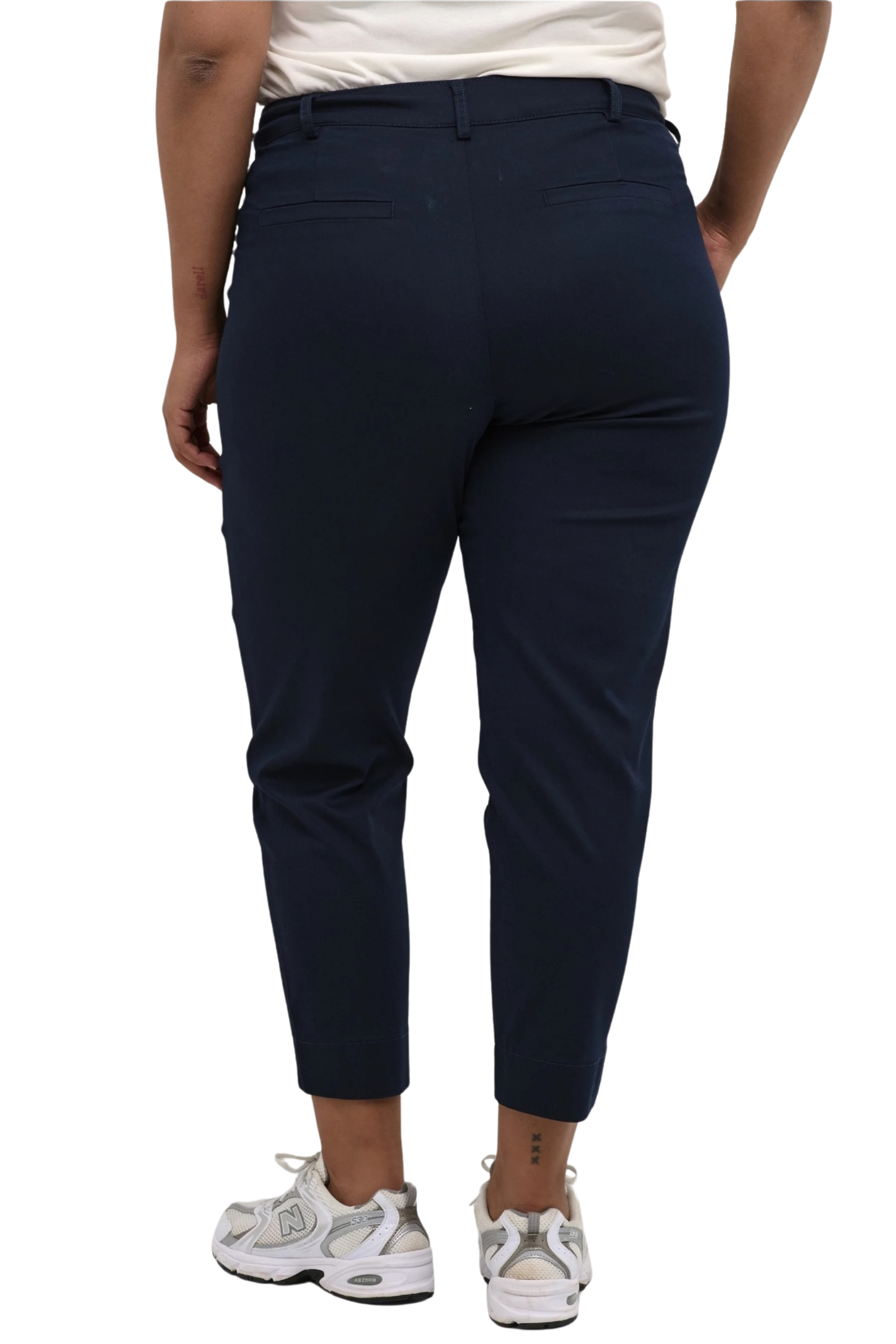 Leana Chino Buksir Navy